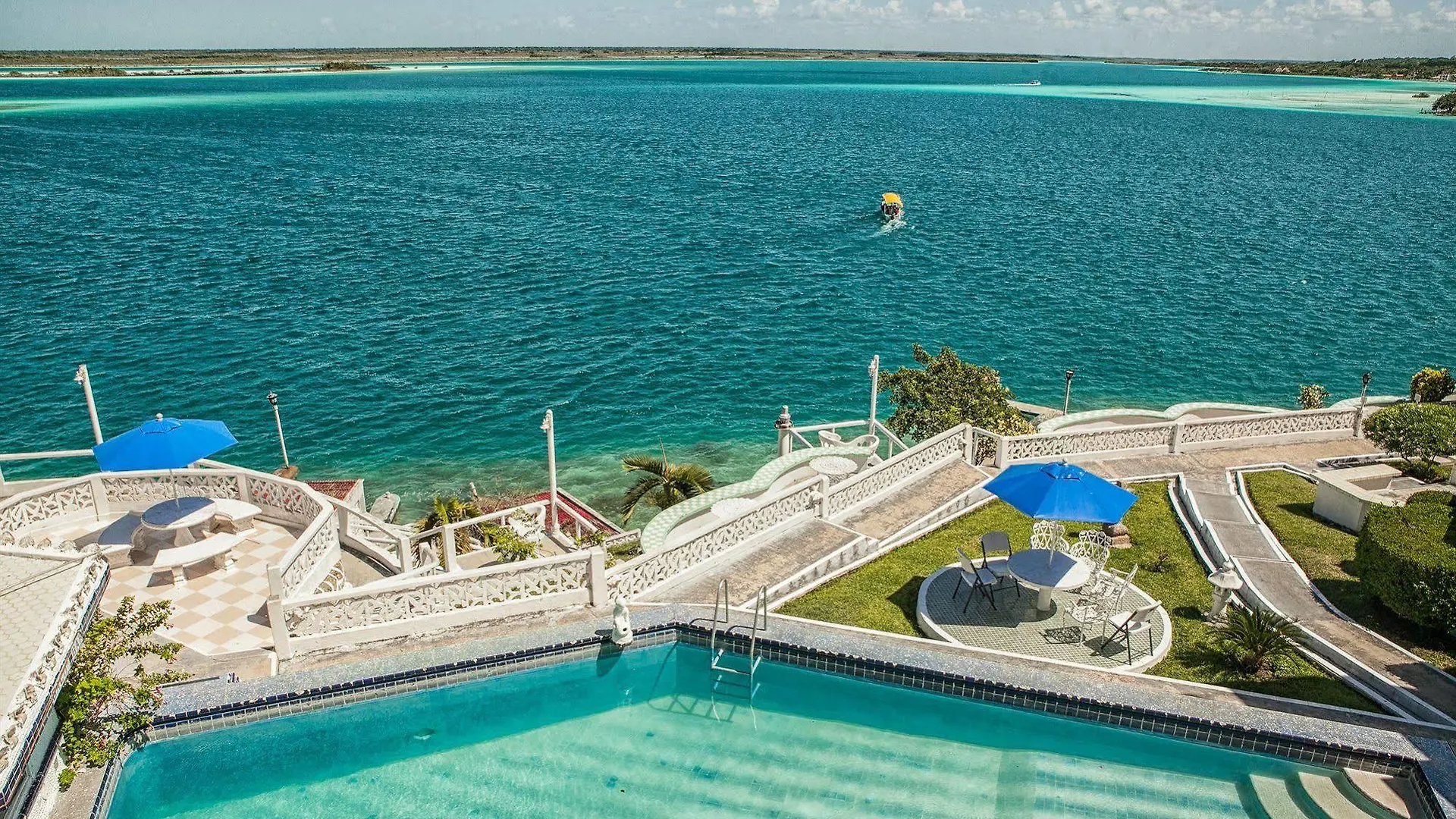 Hotel Laguna Bacalar 3*,