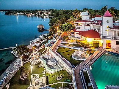 ***  Hotel Laguna Bacalar México